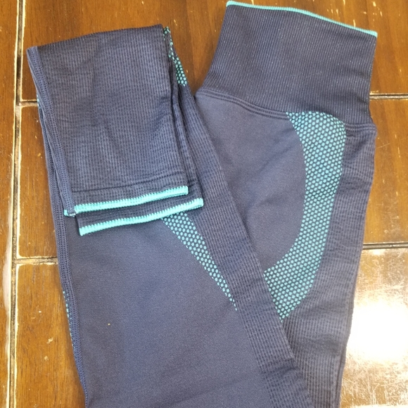 HP!! NWT Victoria Secret Pop Dot Contour Tights - Picture 4 of 4